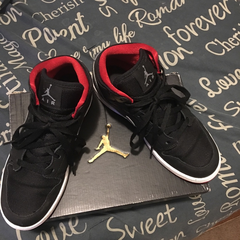 Air Jordan 1 MID